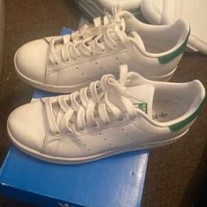 Stan smith grade school size 6 1/5. Worn